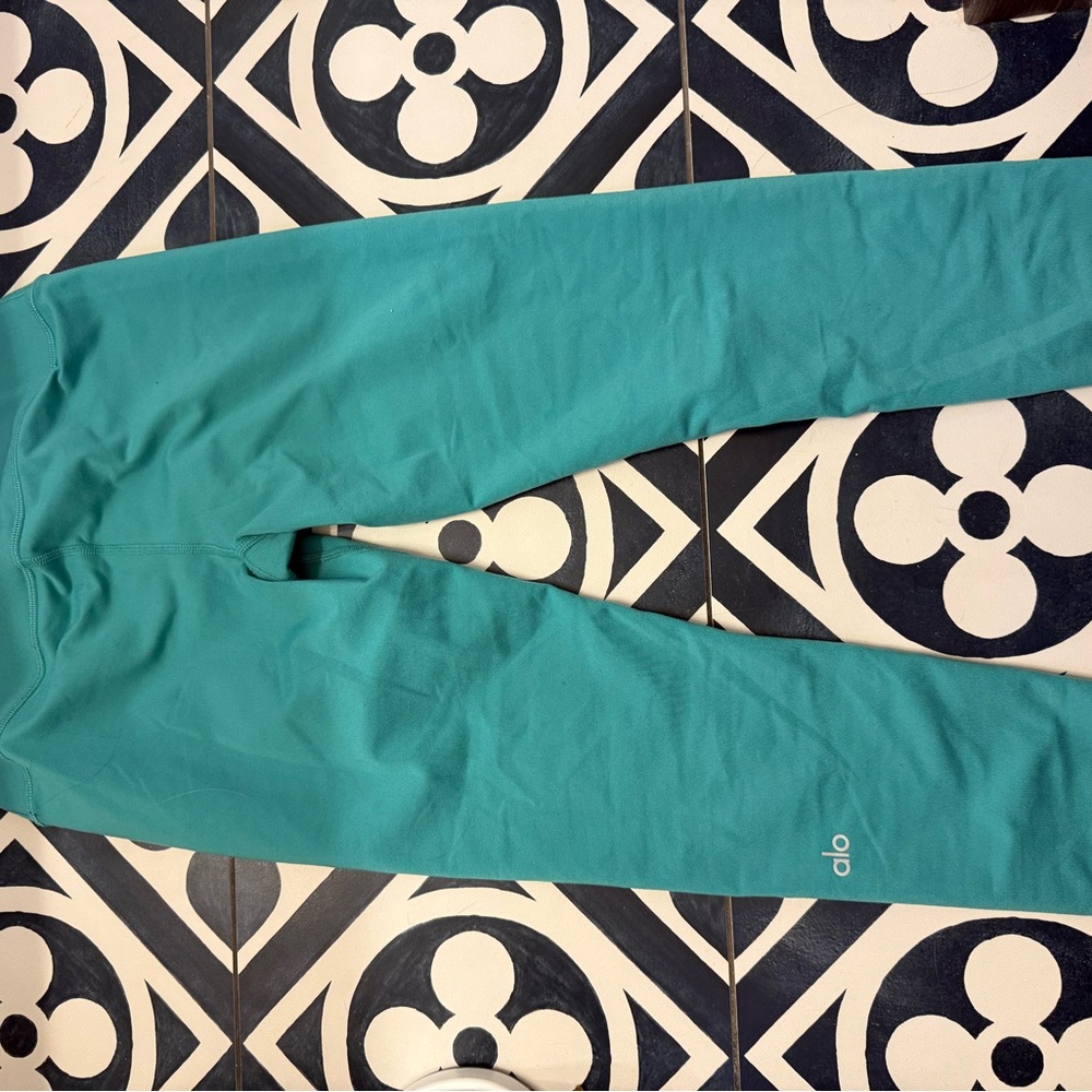 ALO Yoga Women’s Turquoise Leggings - Picture 3 of 4